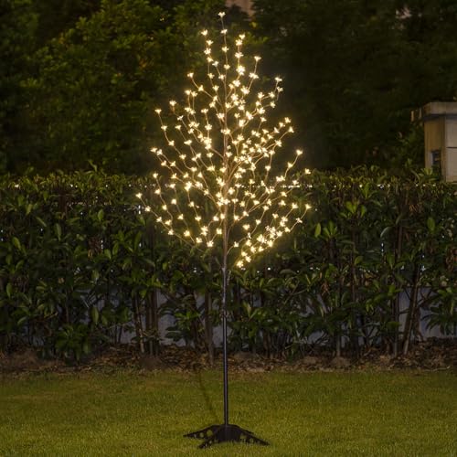 Close-up of blossoms and LEDs on the LIGHTSHARE tree