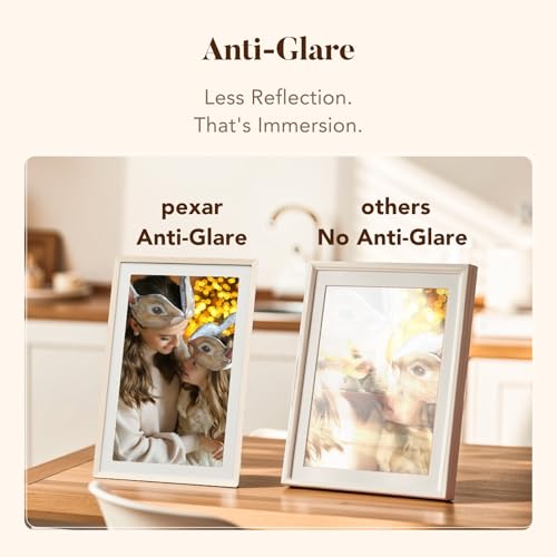 Pexar Lexar frame showing photos organized into albums